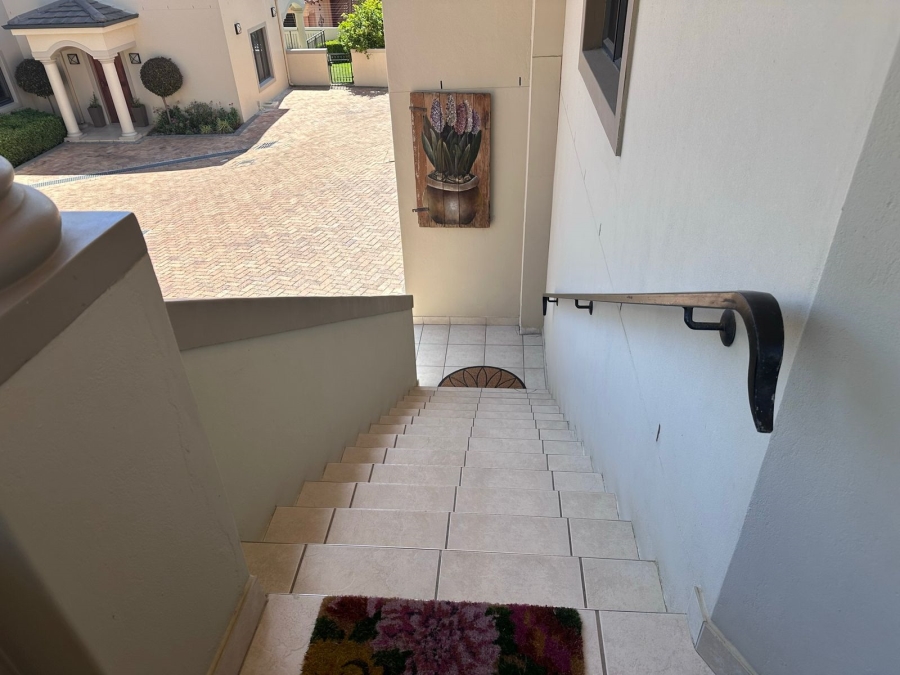 To Let 5 Bedroom Property for Rent in Rome Glen Western Cape